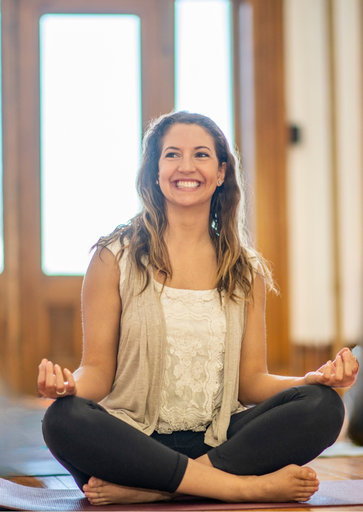 Integrar el cuerpo: una introducción al Yoga Sensible al Trauma